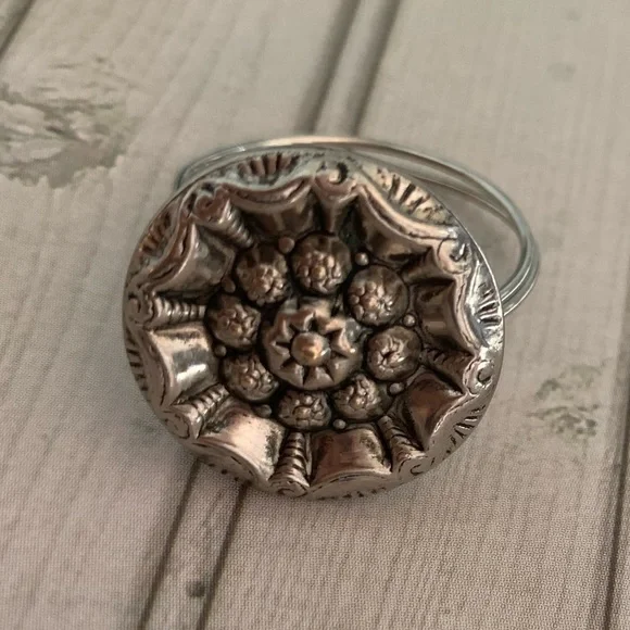 HANDMADE‎ VINTAGE BUTTON RING - Picture 2 of 12